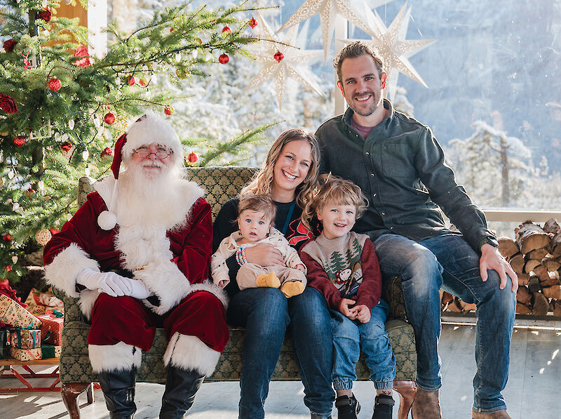 Book your family photo with Santa at the Sea to Sky Gondola Summit Lodge