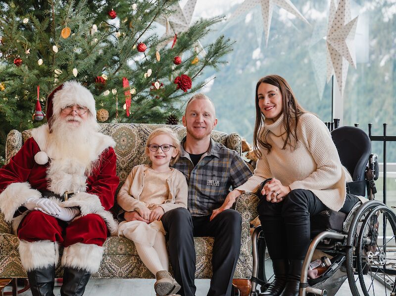 Book your family photo with Santa at the Sea to Sky Gondola Summit Lodge