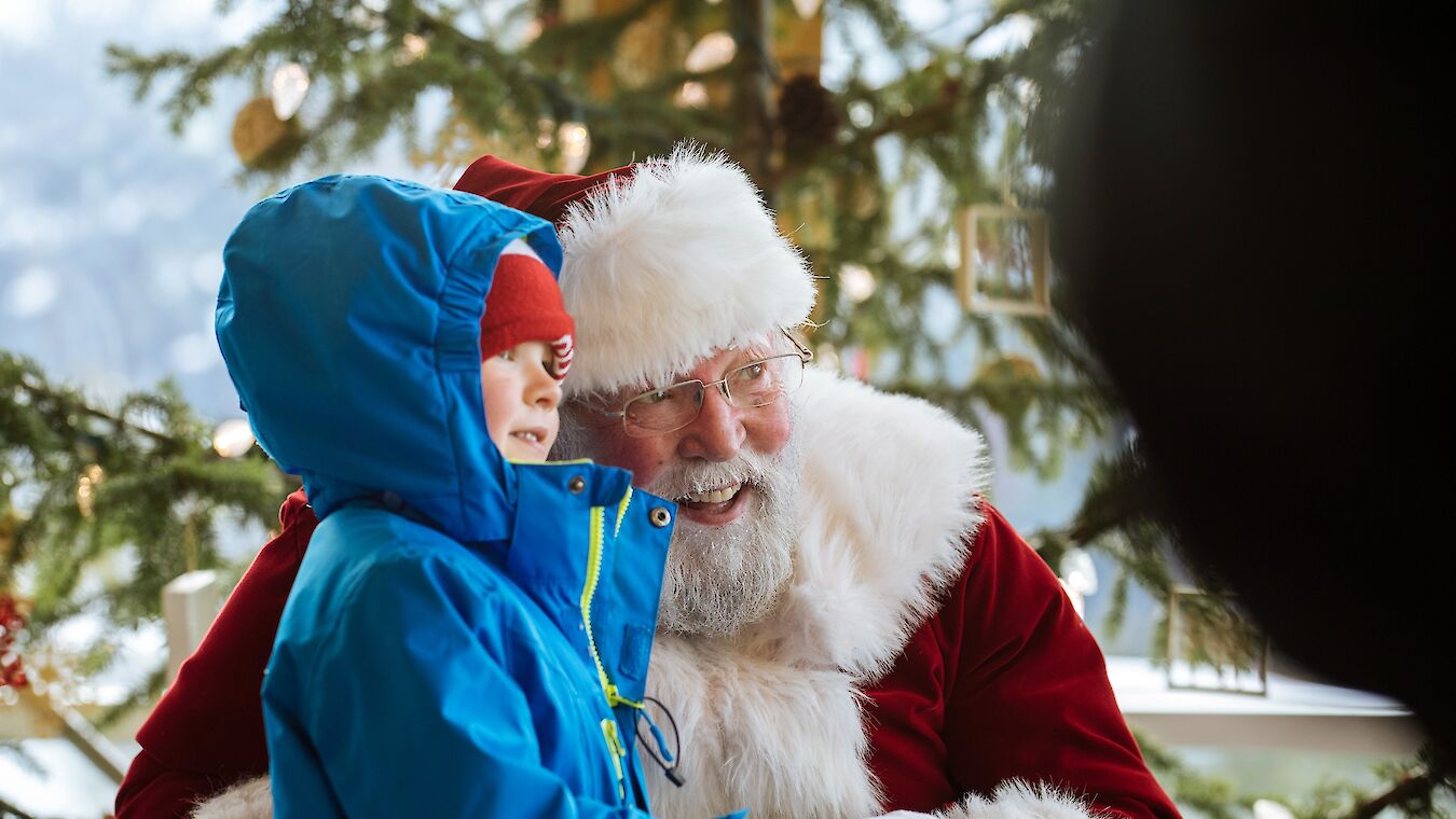 Sea to Sky Gondola Photos with Santa at the Summit