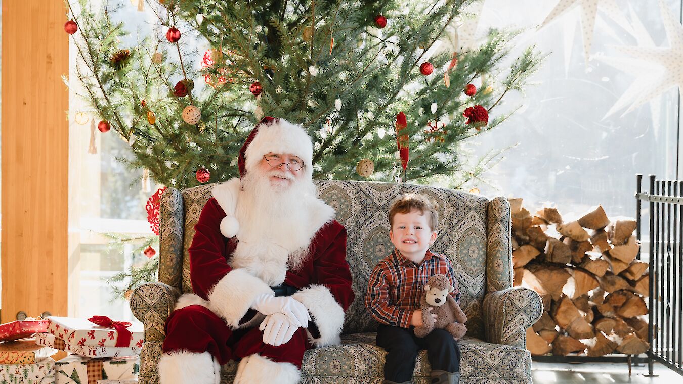 Sea to Sky Gondola Photos with Santa at the Summit
